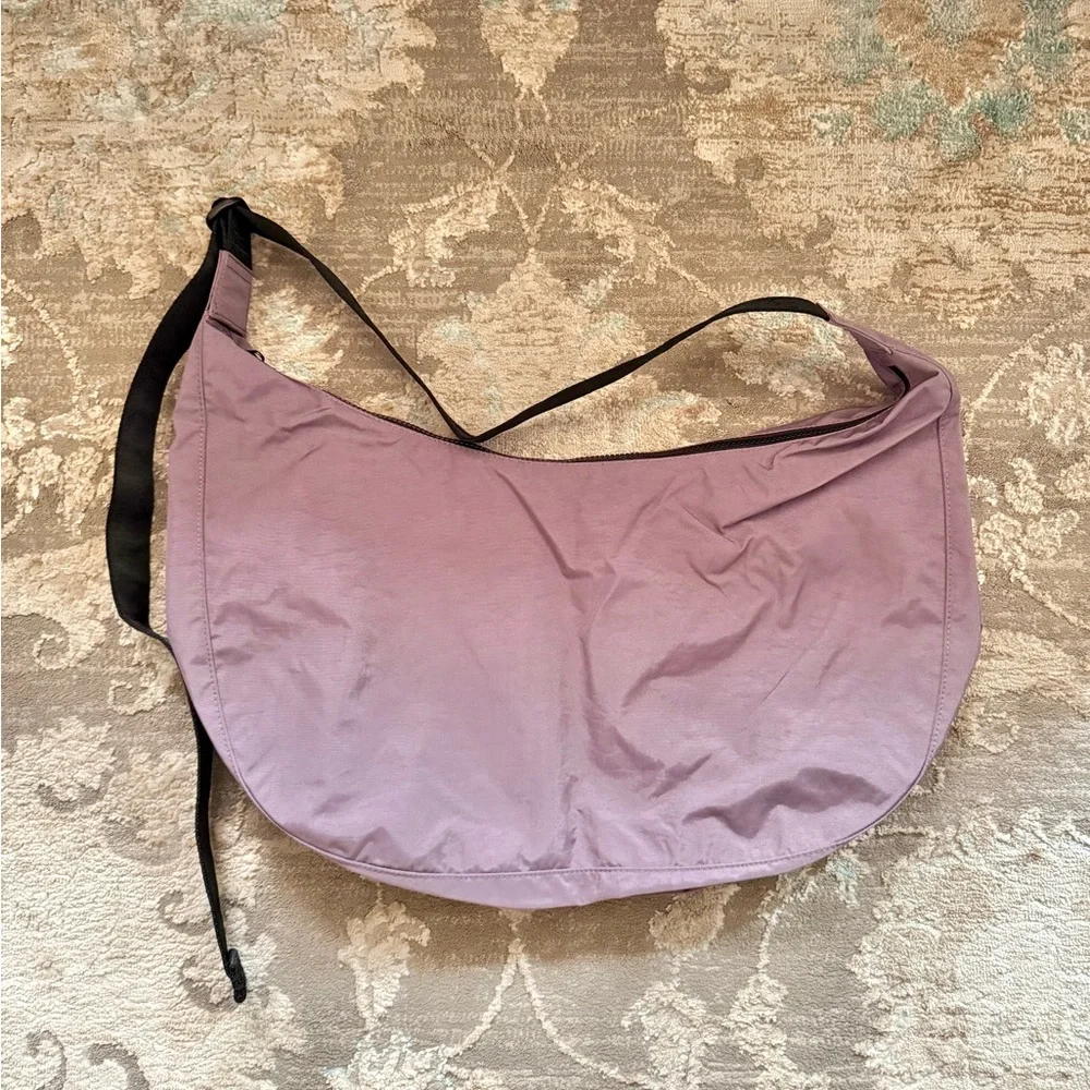 BAGGU Large Nylon Crescent Bag UO Exclusive - Dusty Violet - Picture 2 of 5